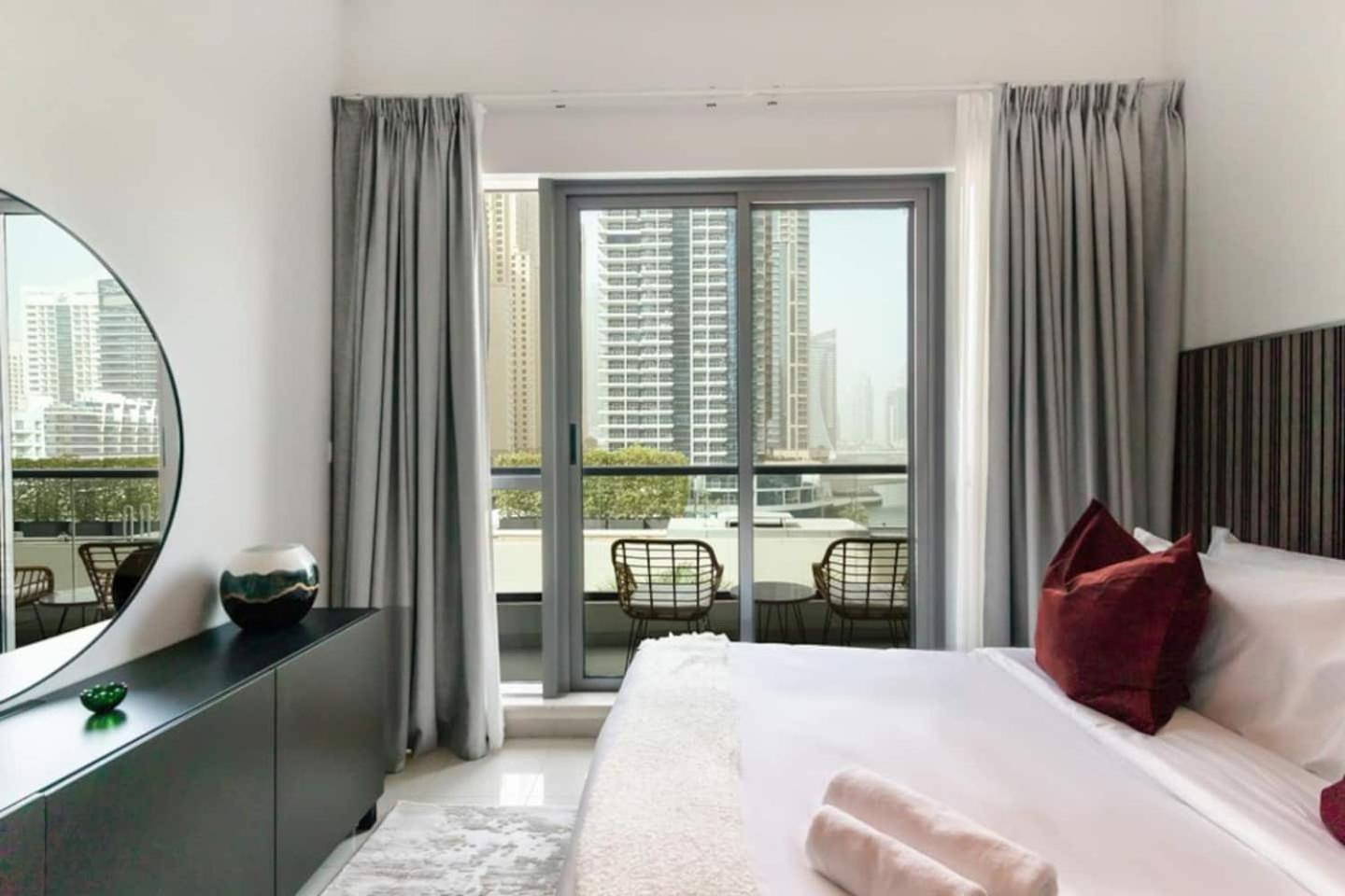 Luxurious 1 Bedroom Apartment In The Dubai Marina! Exterior photo